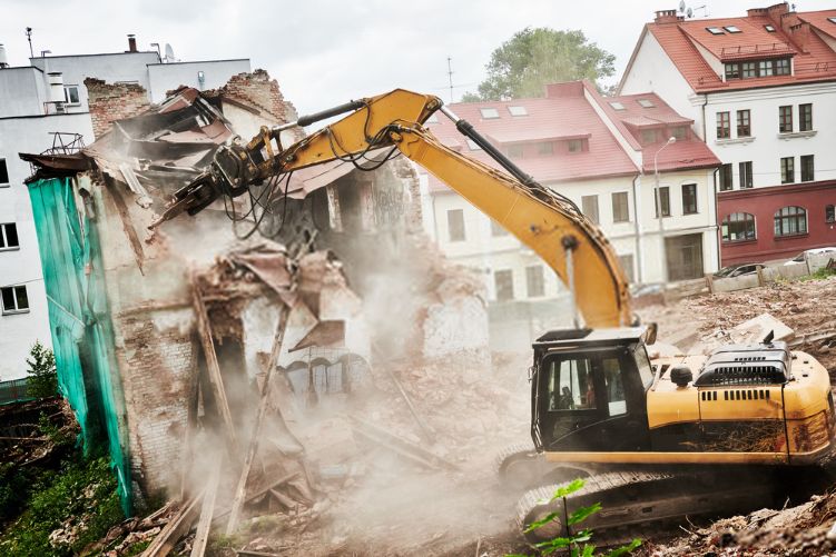 kiek kainuoja nugriauti medini nama